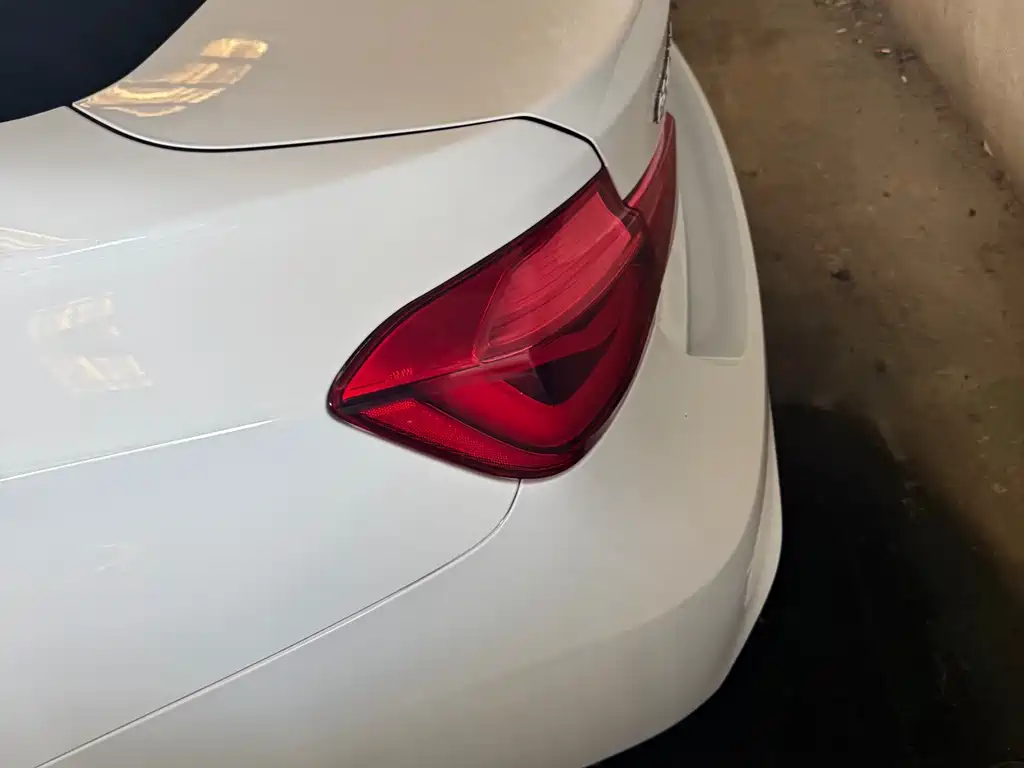 BMW 3 Series 2019 — фото 13