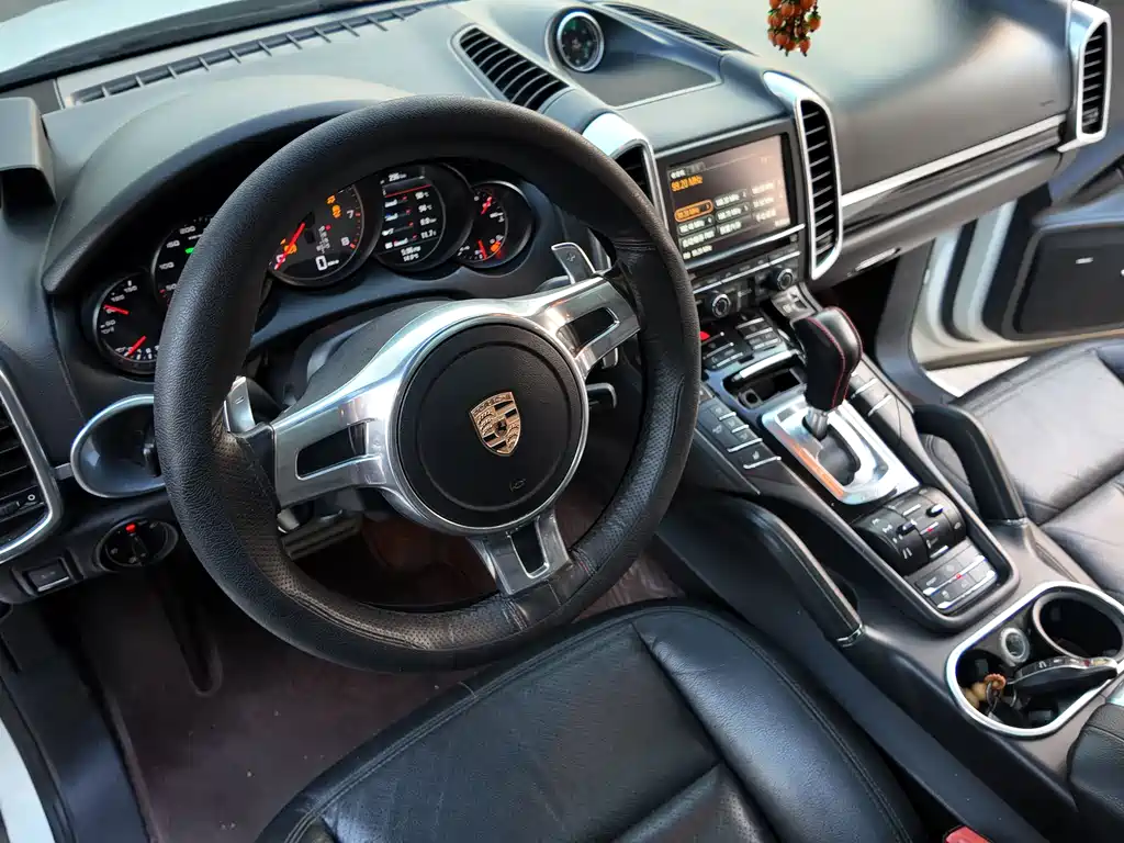 Porsche Cayenne 2012 — фото 10