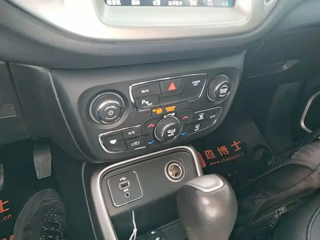 Jeep Compass 2017 — фото 13