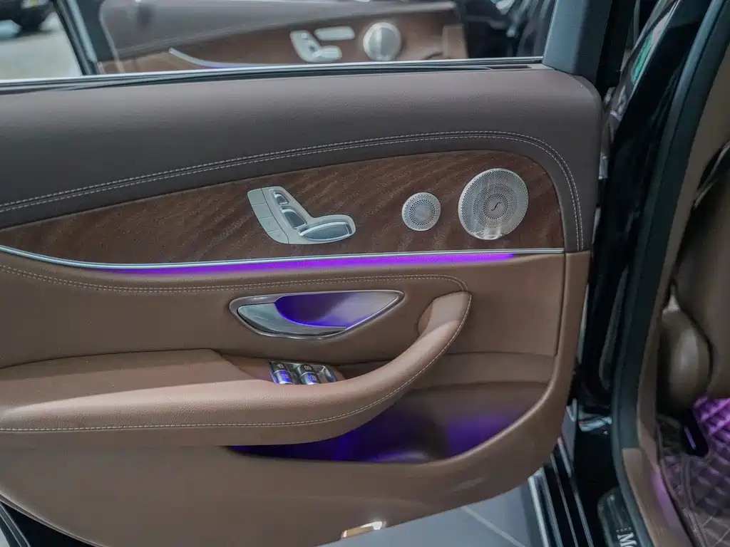 Mercedes-Benz E-Class 2023 — фото 10