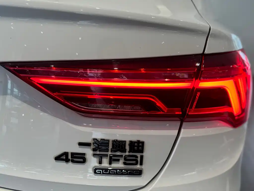 Audi Q3 Sportback 2023 — фото 8