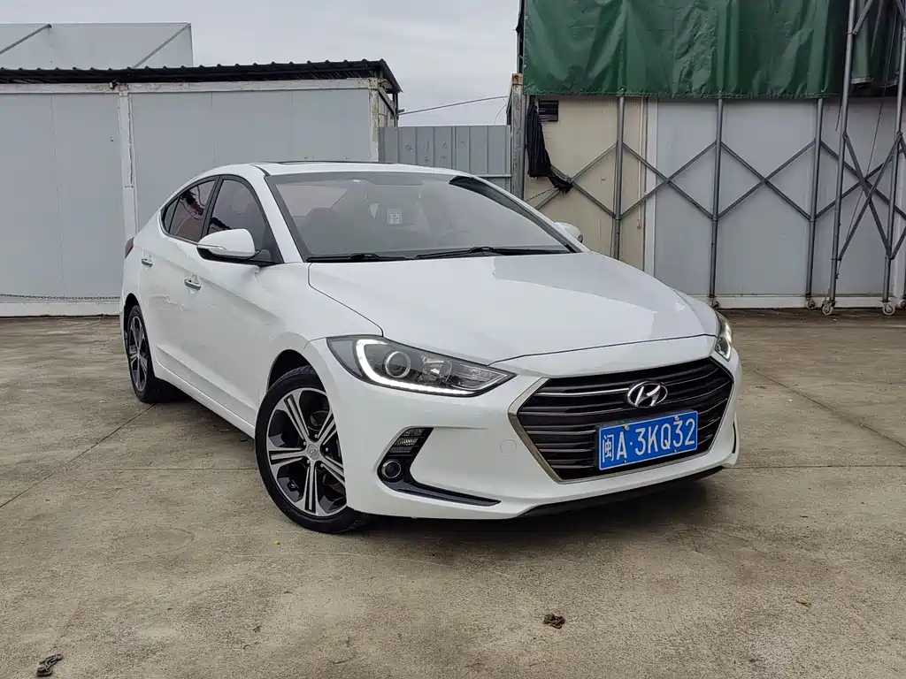 Hyundai Elantra 2018 — фото 3