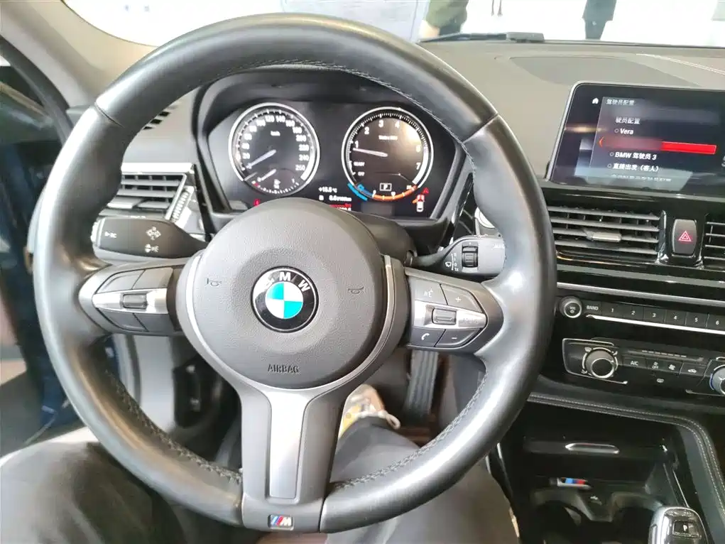 BMW 1 Series 2021 — фото 10