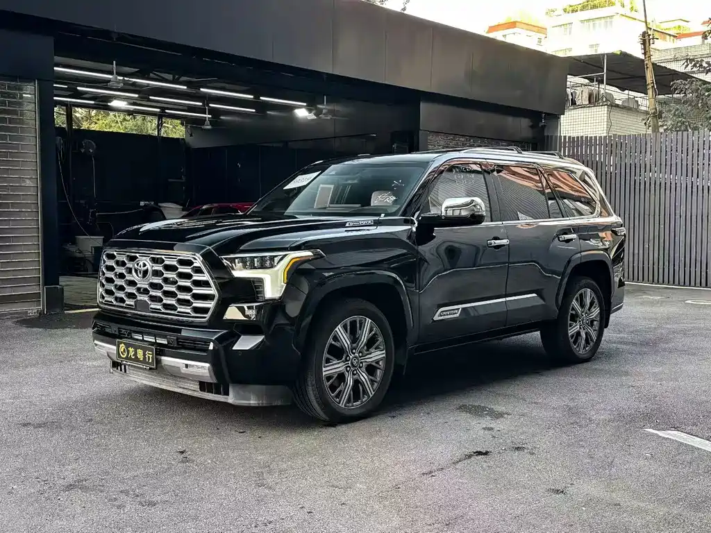 Toyota Sequoia — фото 2