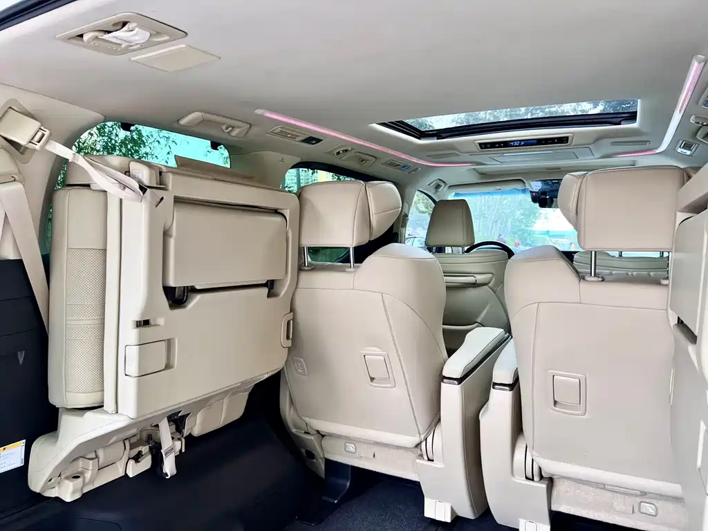 Toyota Alphard 2021 — фото 21