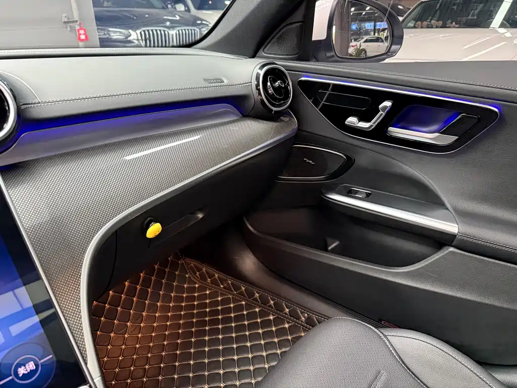 Mercedes-Benz C-Class 2023