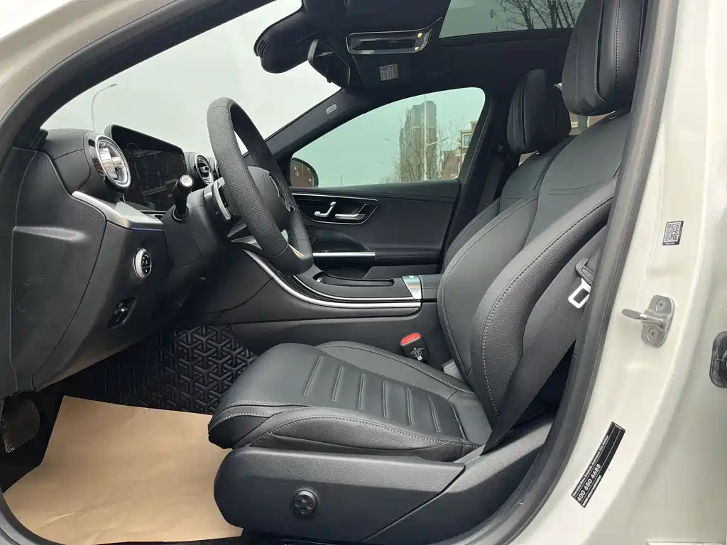 Mercedes-Benz C-Class 2025