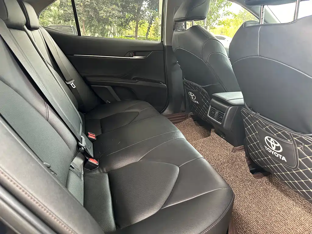 Toyota Camry 2023 — фото 10