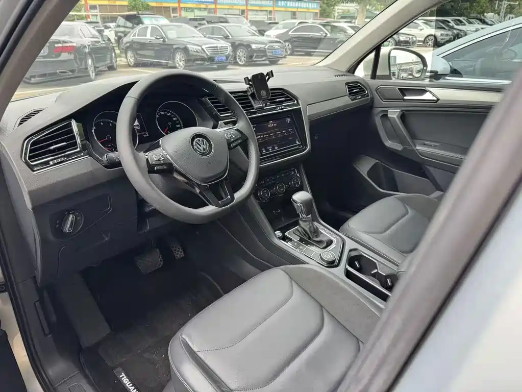 Volkswagen Tiguan L 2019 — фото 2