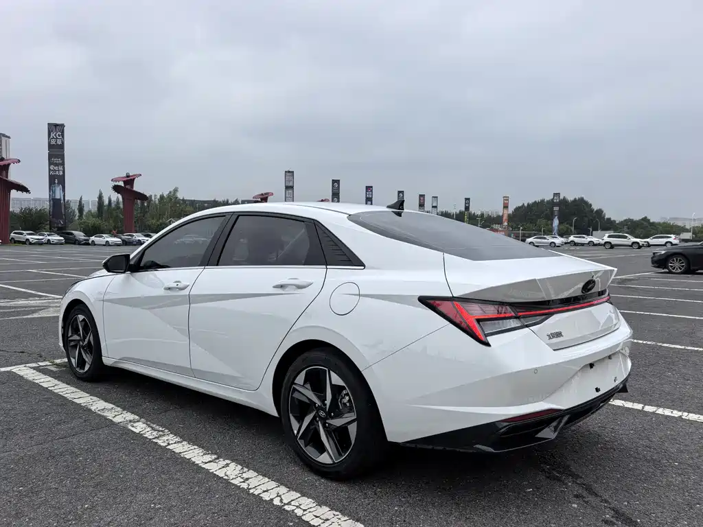 Hyundai Elantra 2023