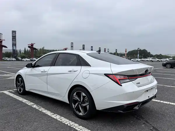 Hyundai Elantra 2023