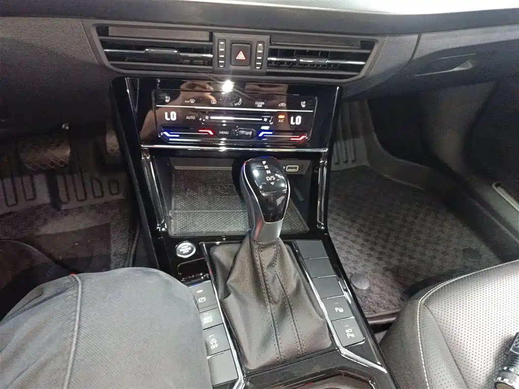 Volkswagen Passat 2023 — фото 14