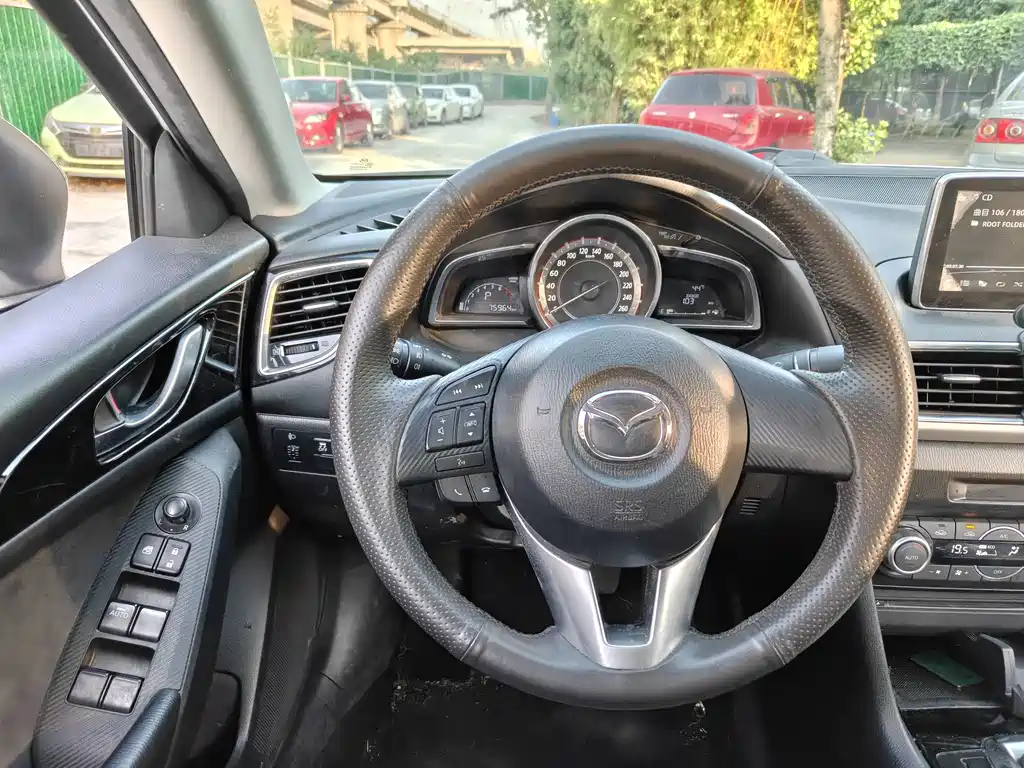Mazda 3 Axela 2016 — фото 10