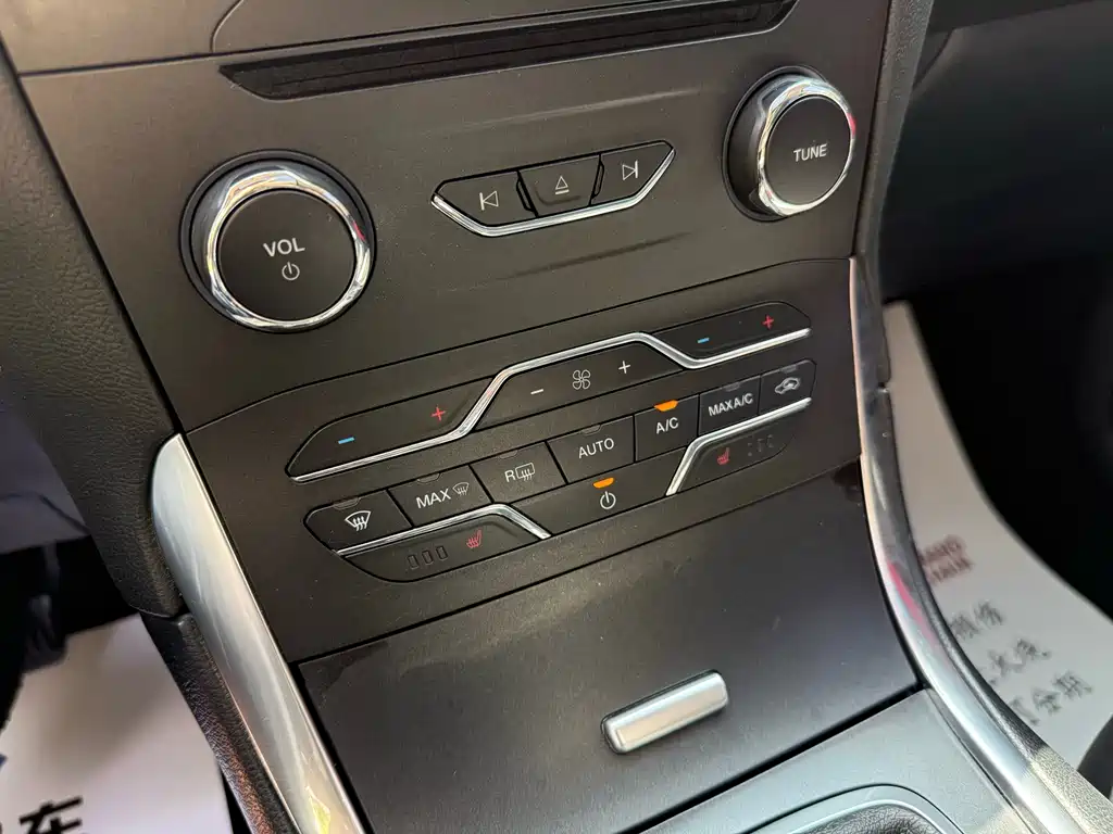 Ford Edge 2017 — фото 12