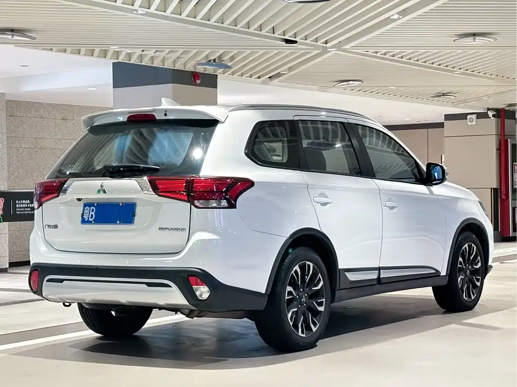 Mitsubishi Outlander 2019 — фото 8