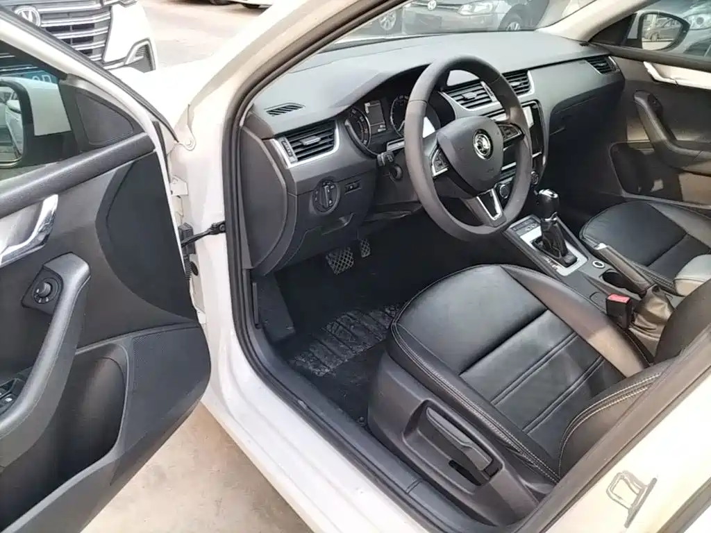 Skoda Octavia 2019 — фото 16