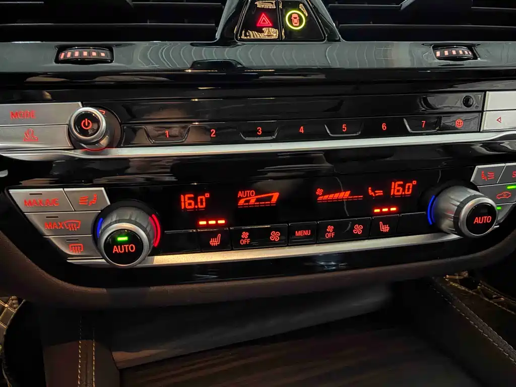BMW 5 Series 2023 — фото 10