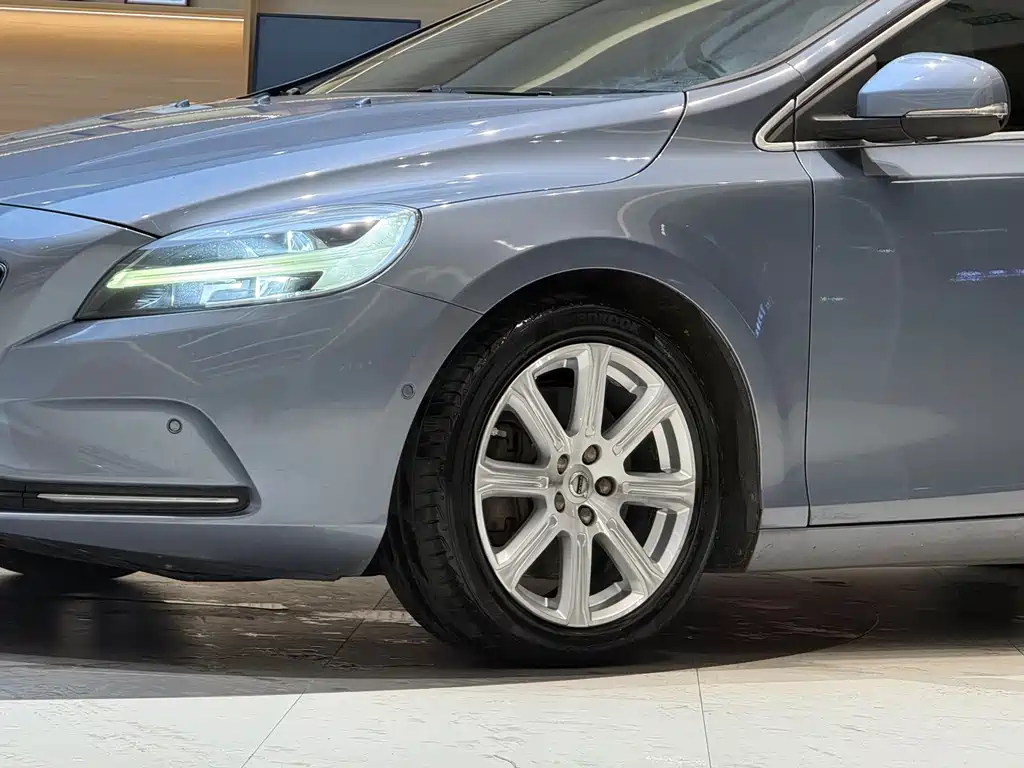 Volvo V40 2017 — фото 18