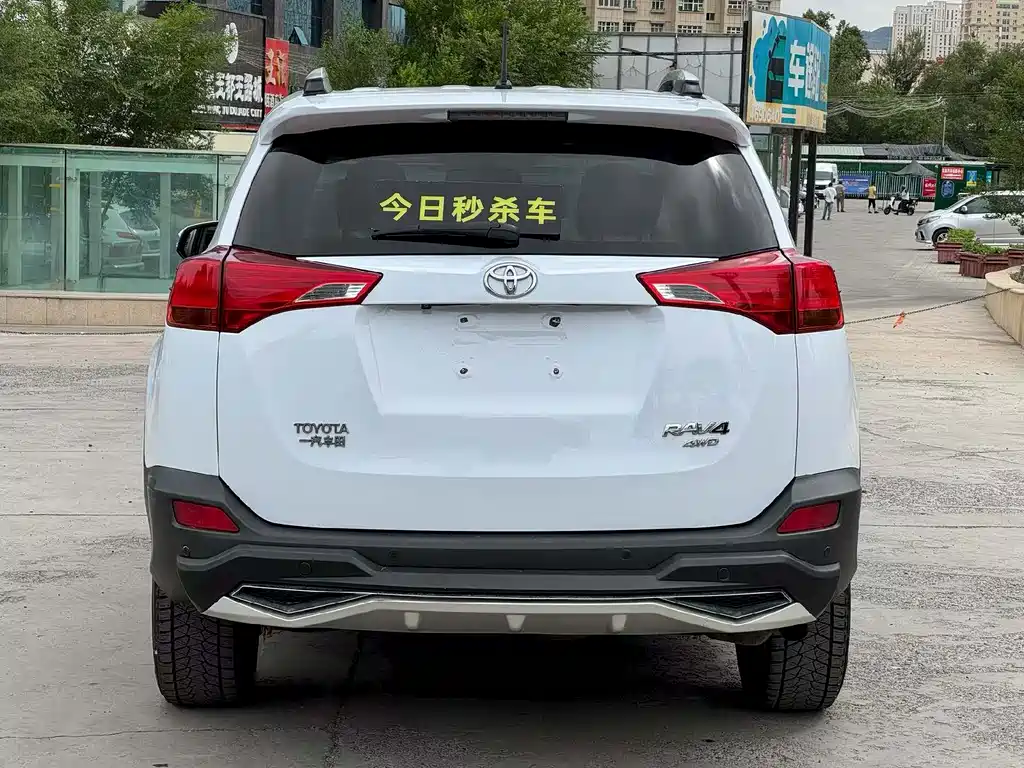 Toyota RAV4 2014 — фото 8