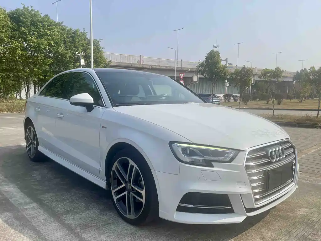 Audi A3 2020 — фото 1
