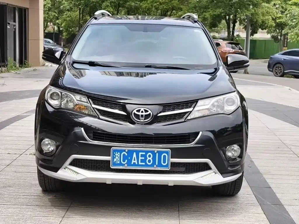 Toyota RAV4 2015 — фото 2