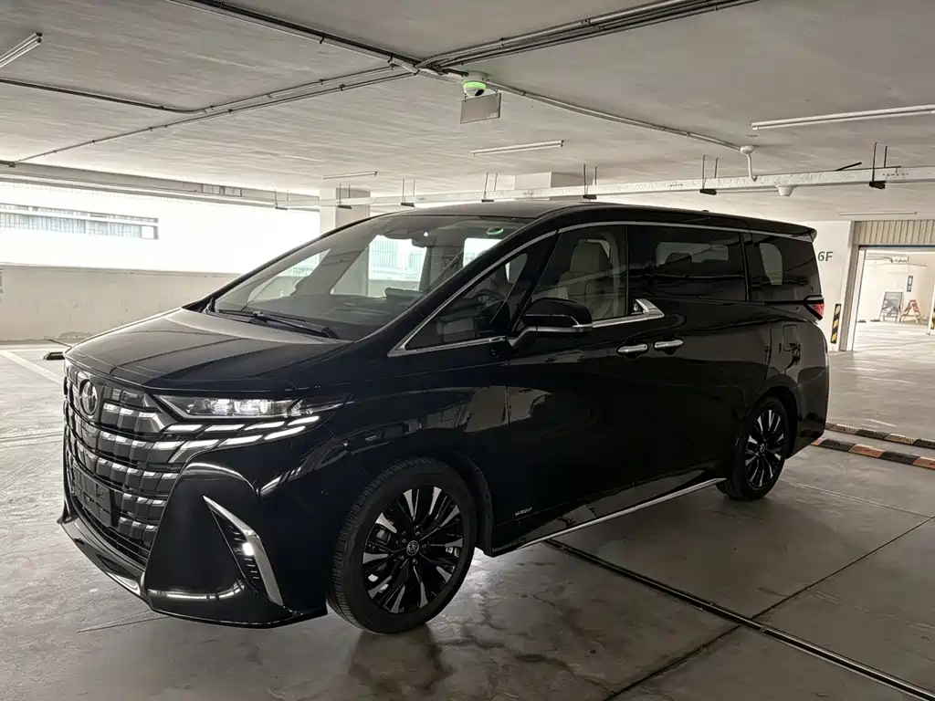 Toyota Alphard 2025 — фото 1