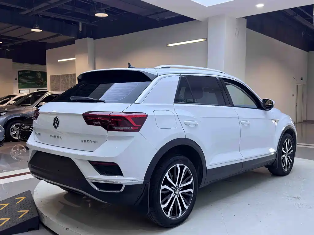 Volkswagen T-Roc 2023 — фото 5