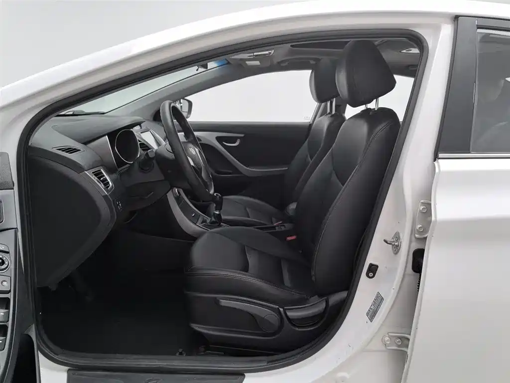 Hyundai Elantra Langdong 2017 — фото 10