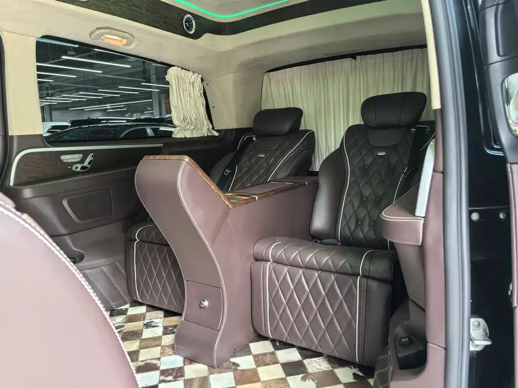 Mercedes-Benz V-Class 2020 — фото 13
