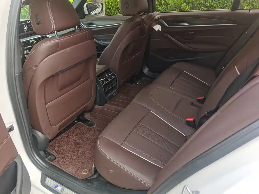 BMW 5 Series 2023 — фото 10