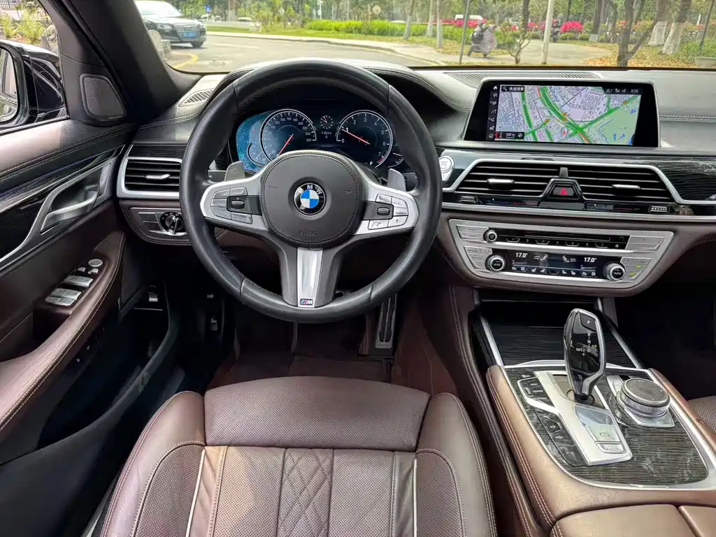 BMW 7 Series 2019 — фото 11