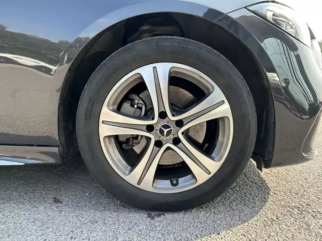 Mercedes-Benz C-Class 2023 — фото 5