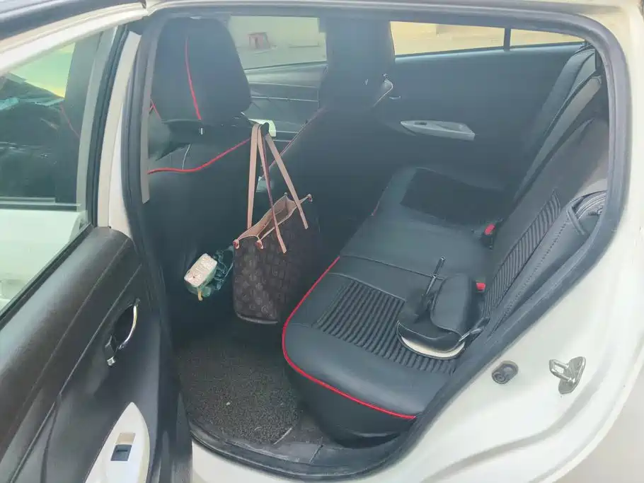 Toyota Yaris L 2015 — фото 11