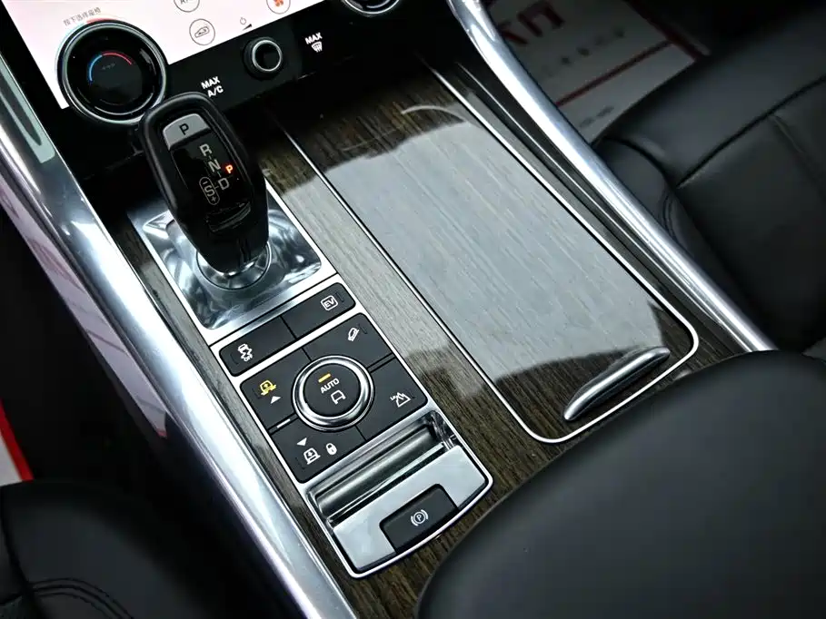 Land Rover Range Rover Sport New Energy 2018 — фото 18