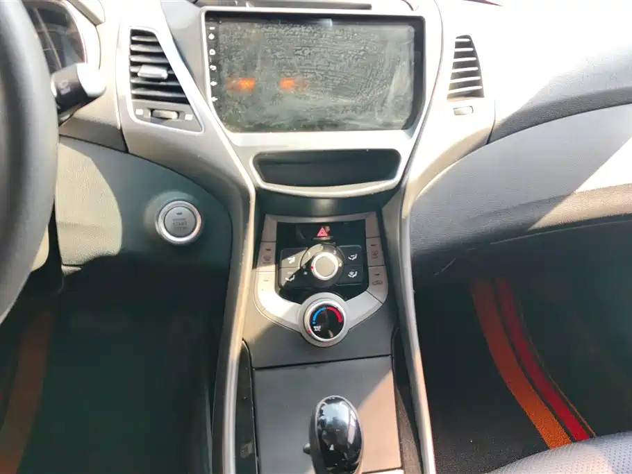 Hyundai Elantra Langdong 2015 — фото 13