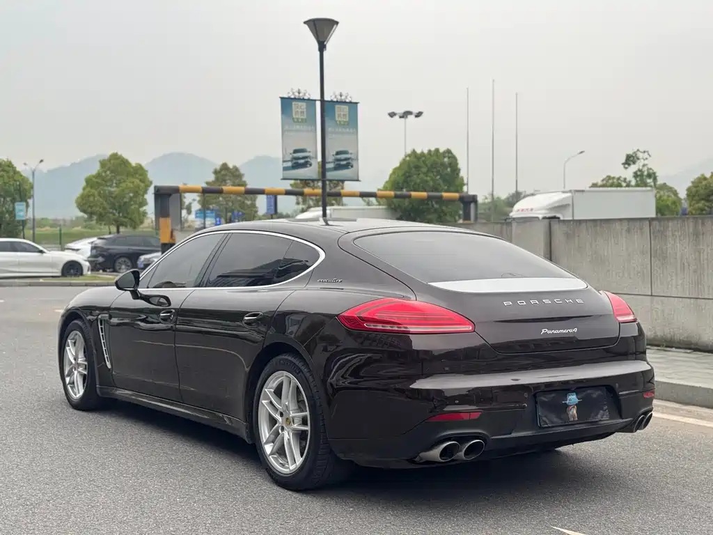 Porsche Panamera 2015 — фото 13