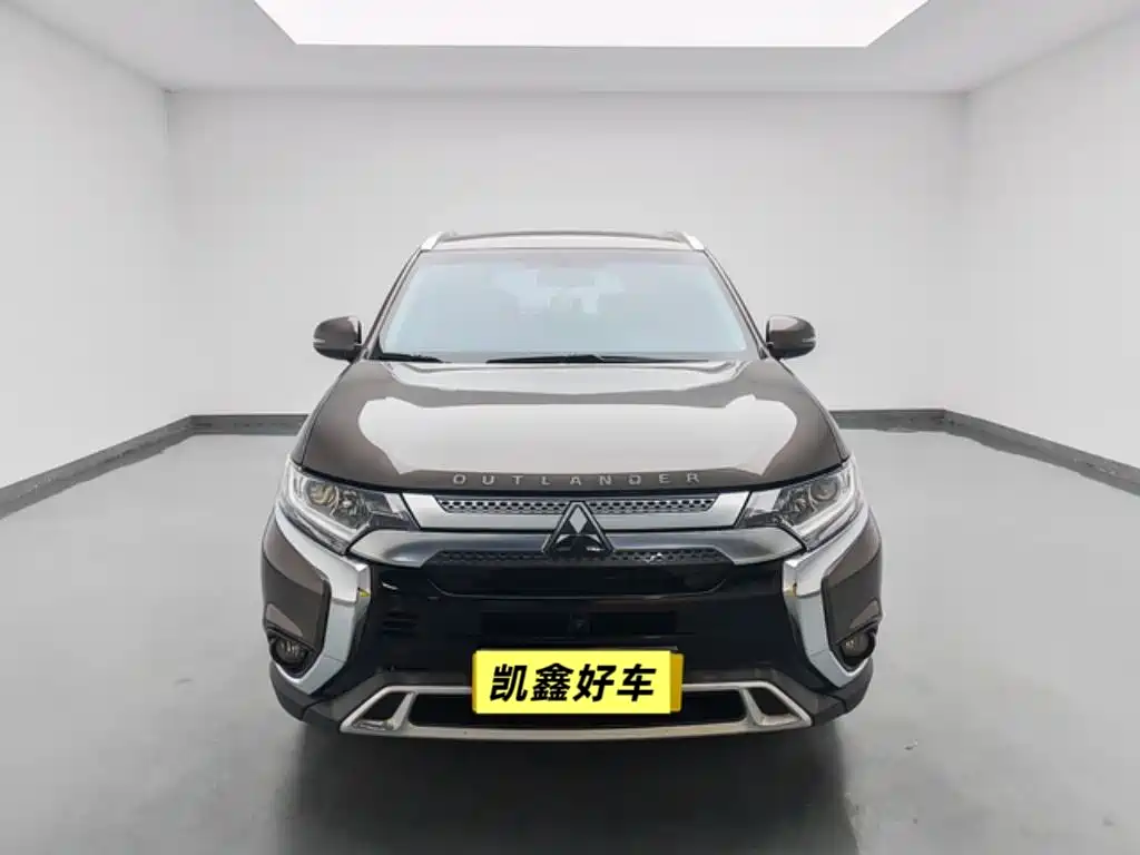 Mitsubishi Outlander 2020 — фото 2