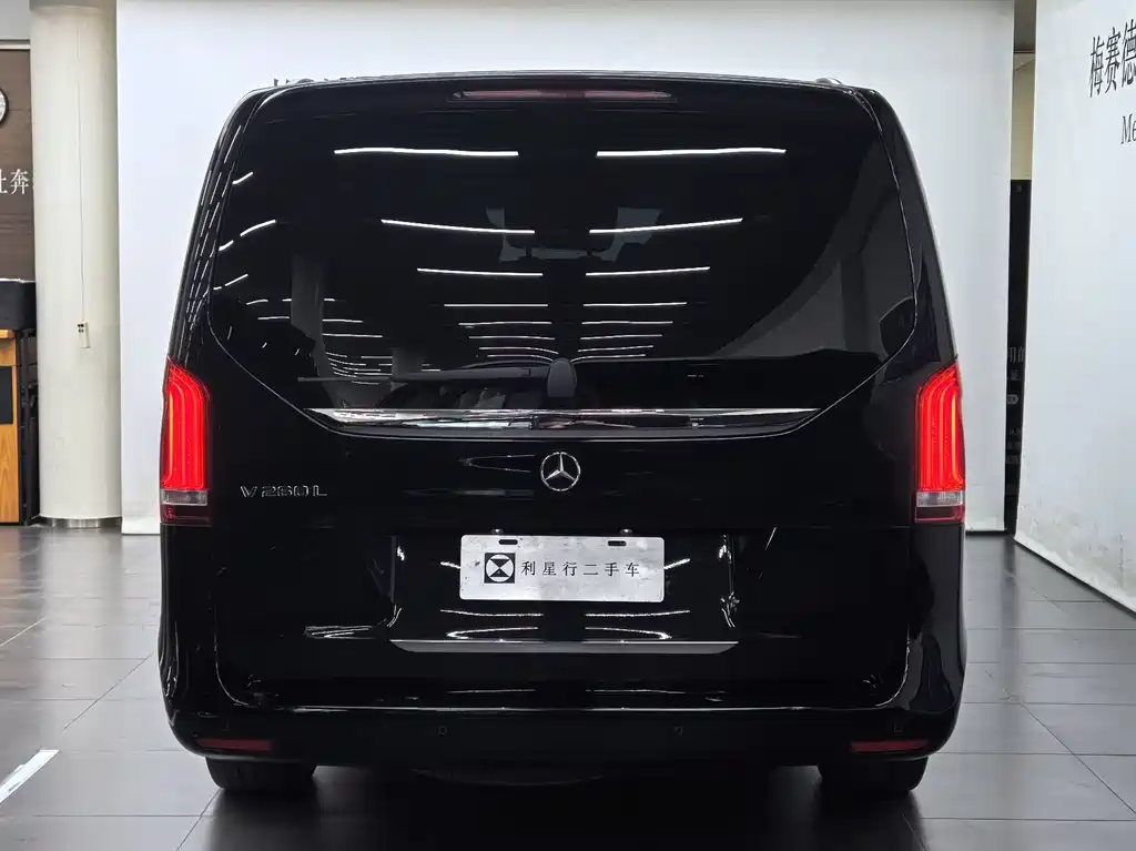 Mercedes-Benz V-Class 2021 — фото 16