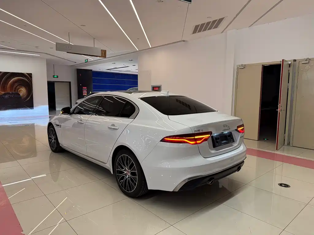 Jaguar XEL 2020 — фото 16
