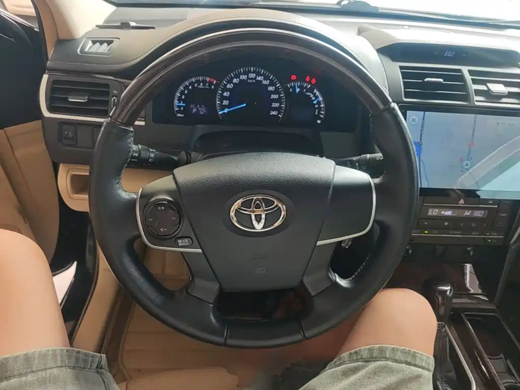 Toyota Camry 2017 — фото 11