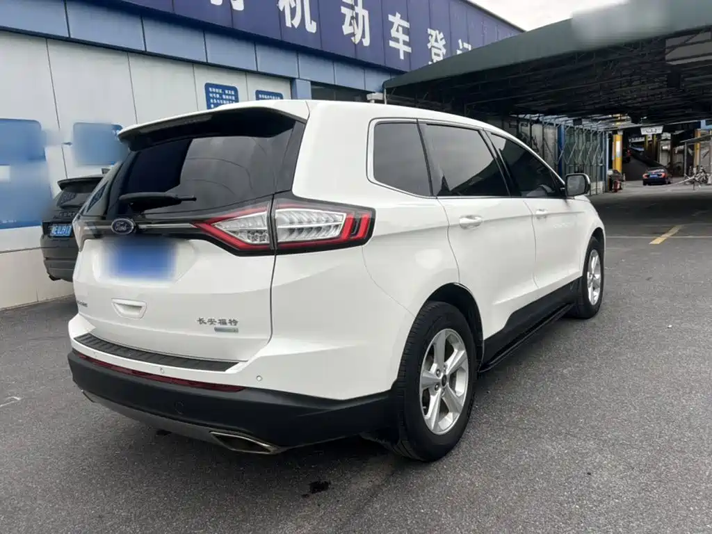 Ford Edge 2017 — фото 23