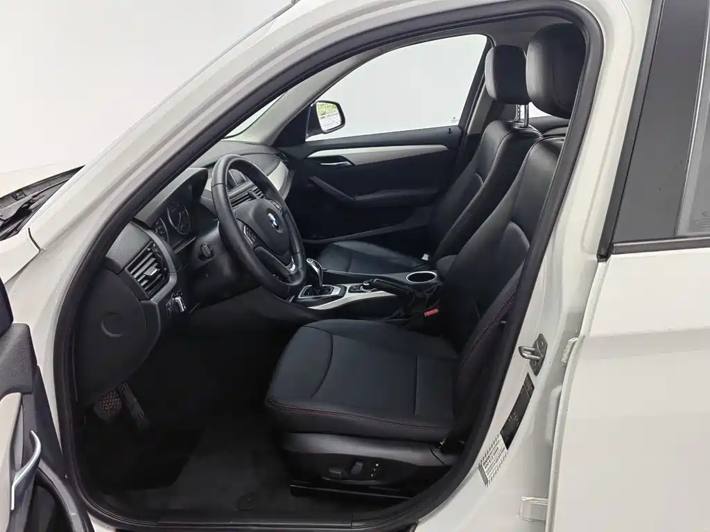 BMW X1 2014 — фото 10