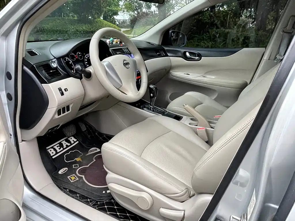 Nissan Tiida 2015