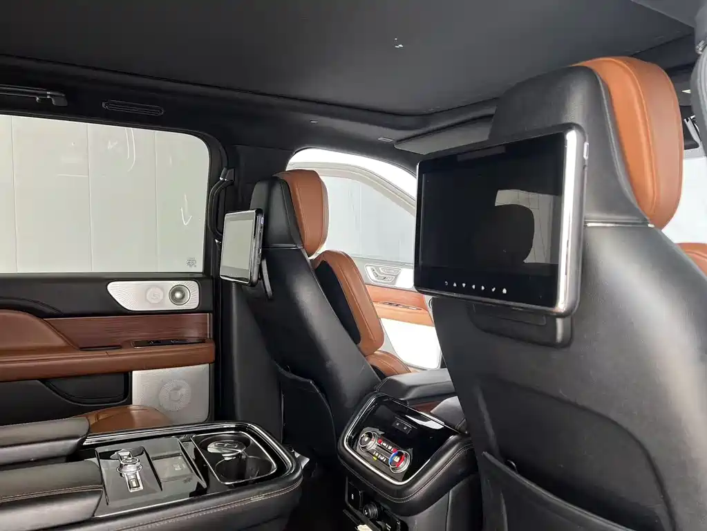 Lincoln Navigator 2019 — фото 19