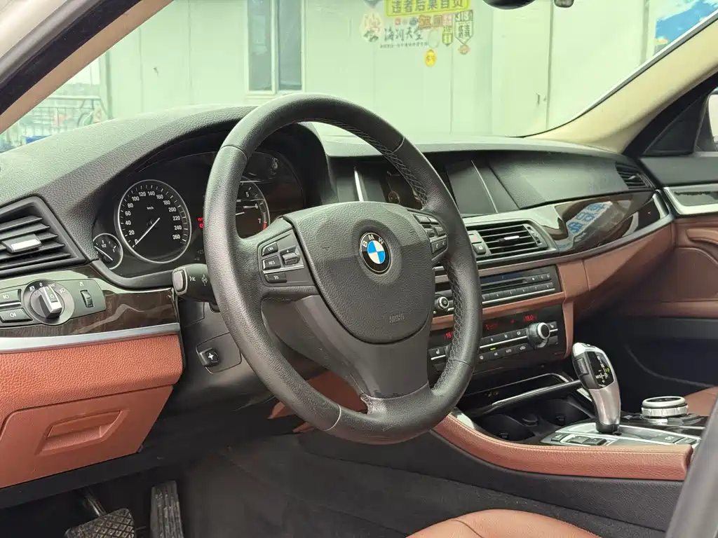 BMW 5 Series 2015 — фото 5