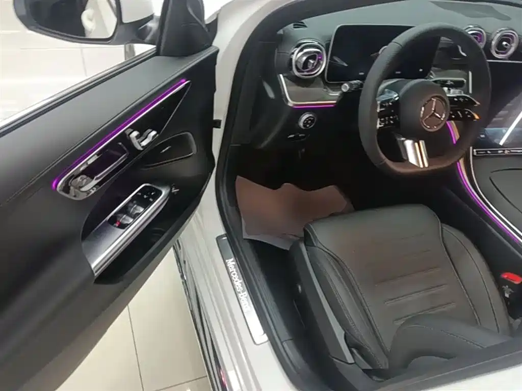 Mercedes-Benz C-Class 2025 — фото 16