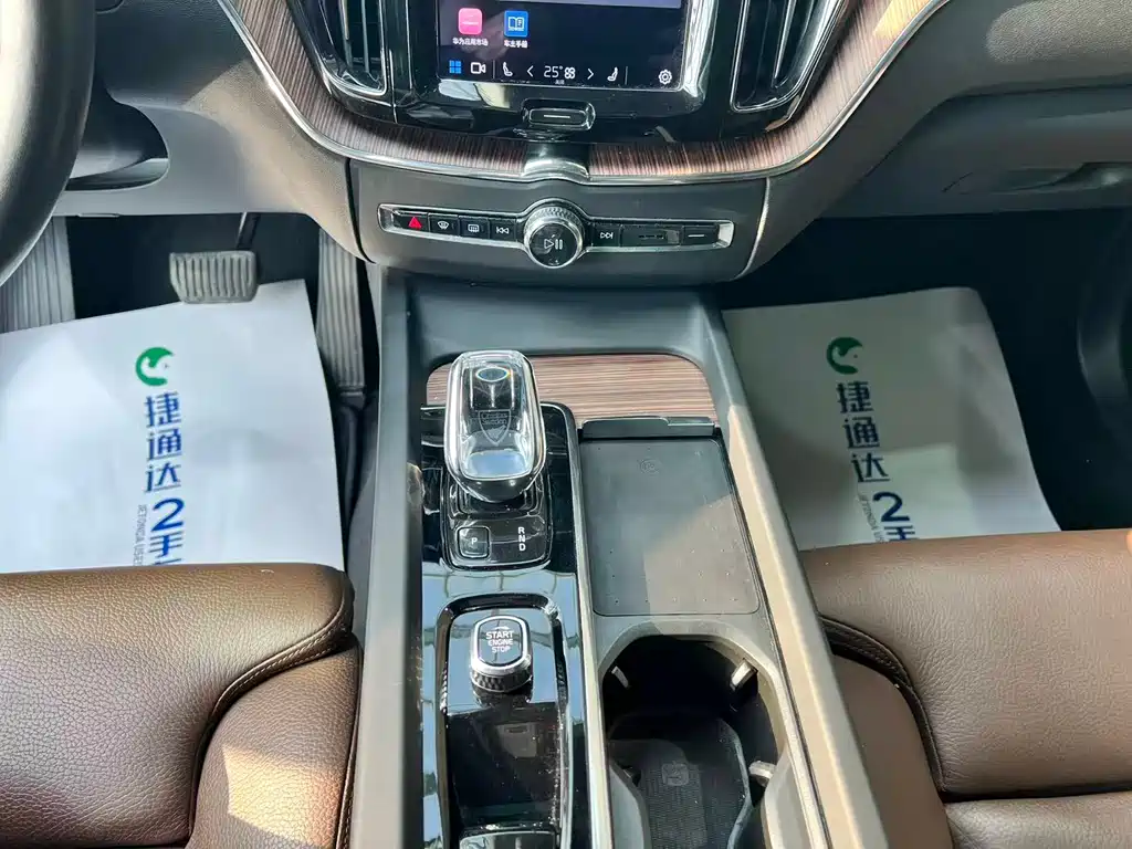 Volvo XC60 PHEV 2022 — фото 25