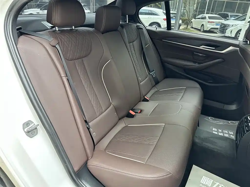 BMW 5 Series New Energy 2024 — фото 18