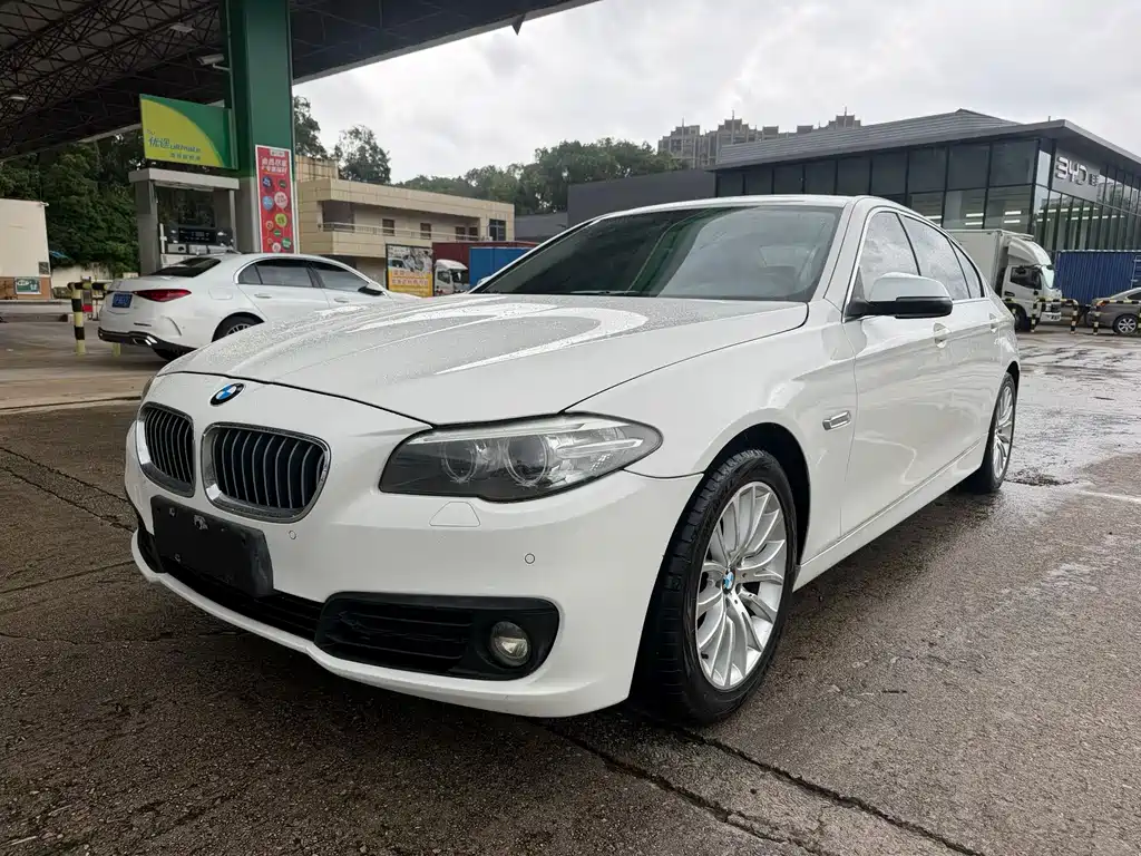 BMW 5 Series 2015 — фото 1