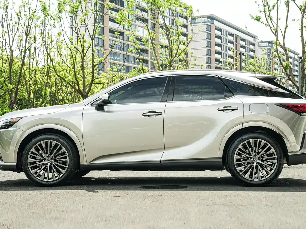 Lexus RX 2023